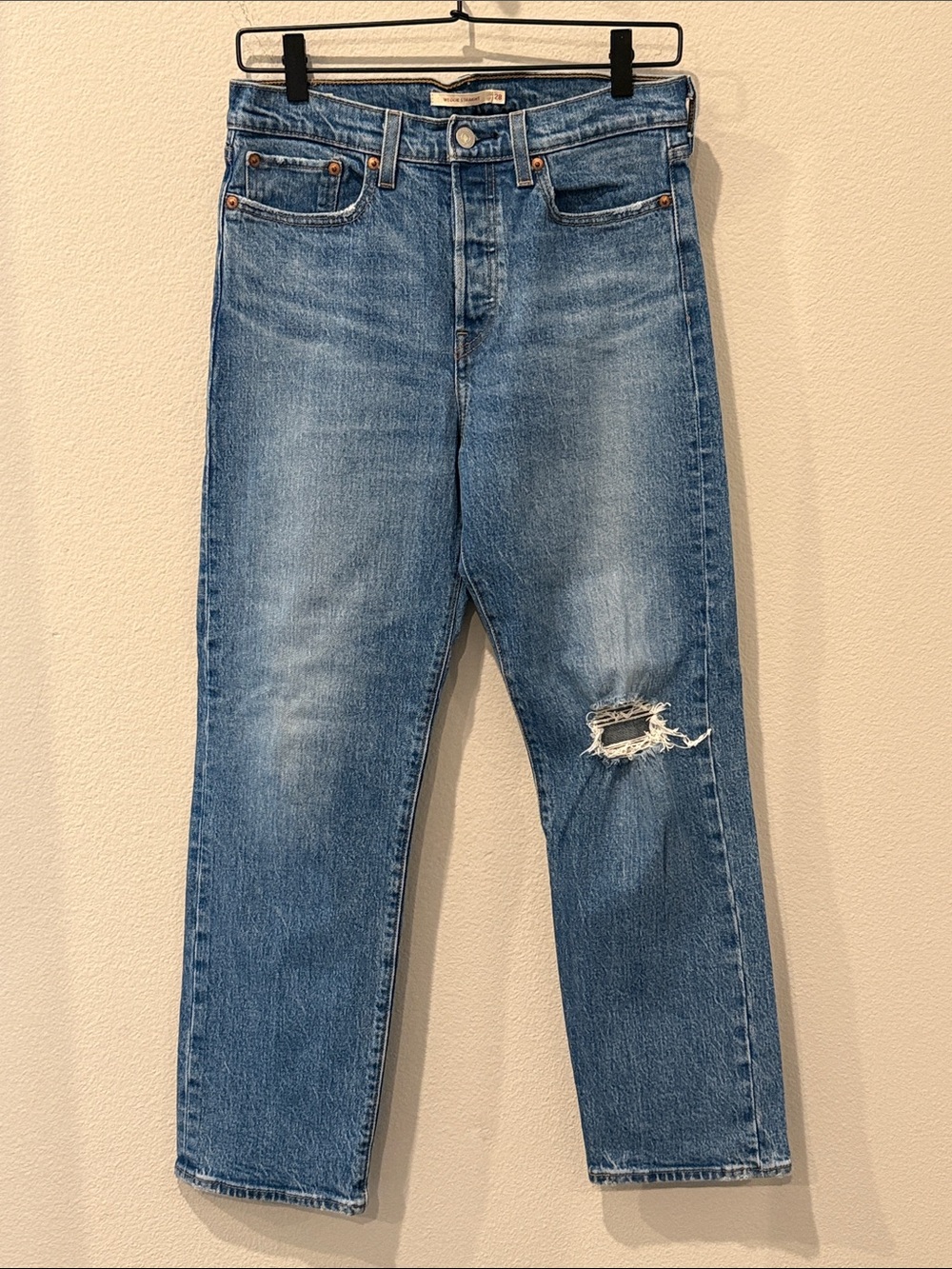 Levi’s Women’s Wedgie Distressed Straight-Leg Jeans Size 28 Medium Wash Classic